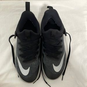 black and grey nike basketball shoes